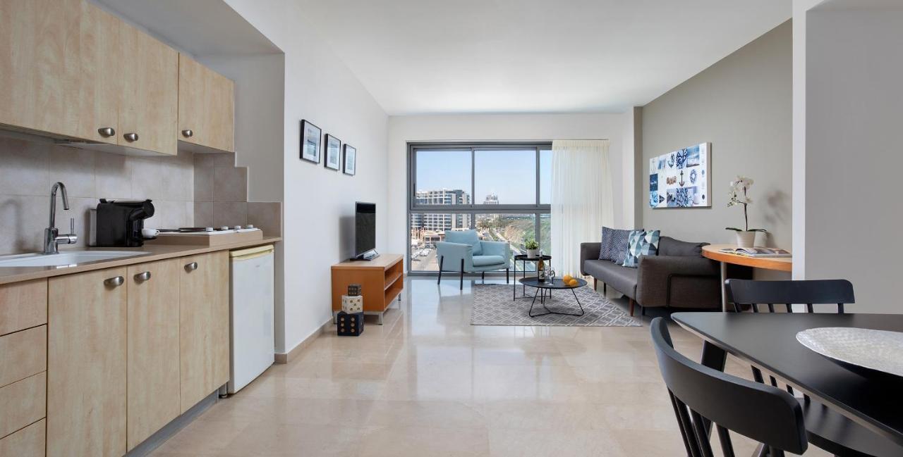 Aparthotel Okeanos On The Beach Herzliya Экстерьер фото
