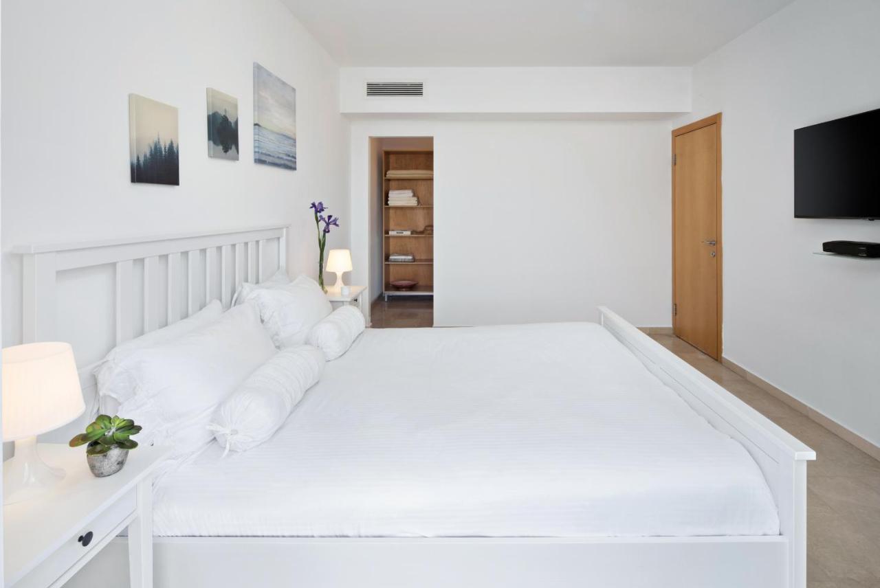 Aparthotel Okeanos On The Beach Herzliya Экстерьер фото