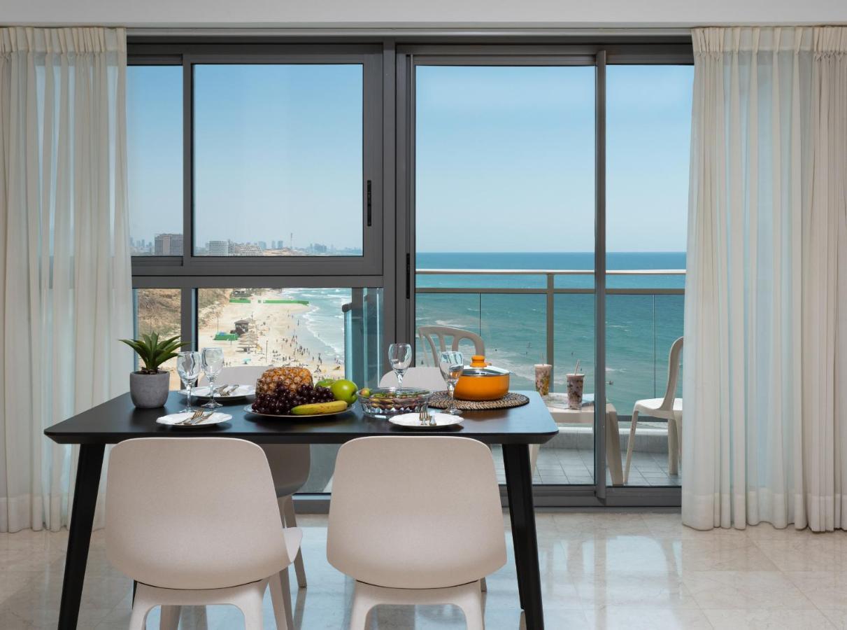 Aparthotel Okeanos On The Beach Herzliya Экстерьер фото