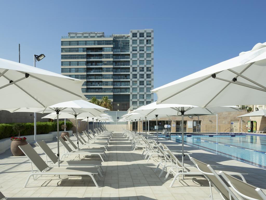 Aparthotel Okeanos On The Beach Herzliya Удобства фото