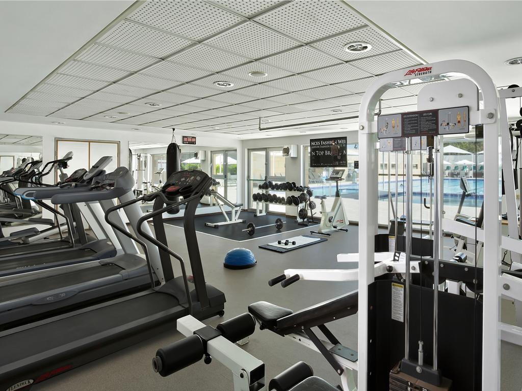Aparthotel Okeanos On The Beach Herzliya Удобства фото