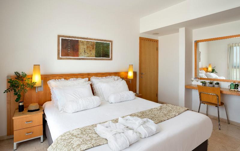 Aparthotel Okeanos On The Beach Herzliya Экстерьер фото