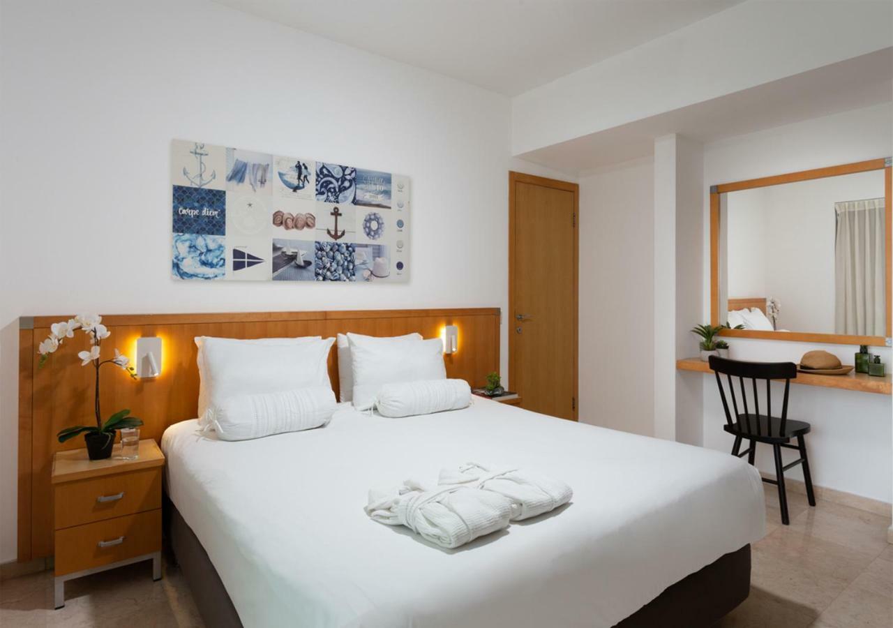 Aparthotel Okeanos On The Beach Herzliya Экстерьер фото