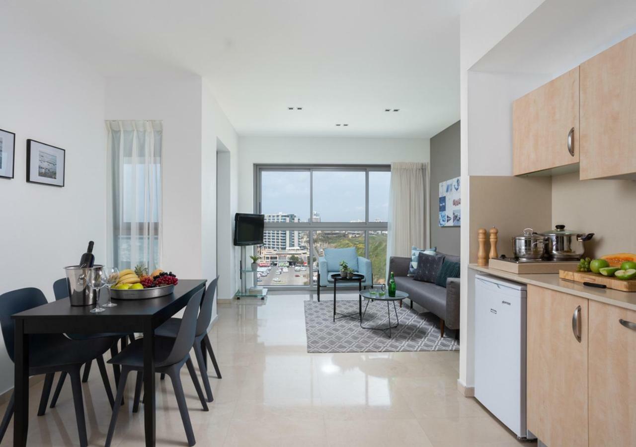 Aparthotel Okeanos On The Beach Herzliya Экстерьер фото