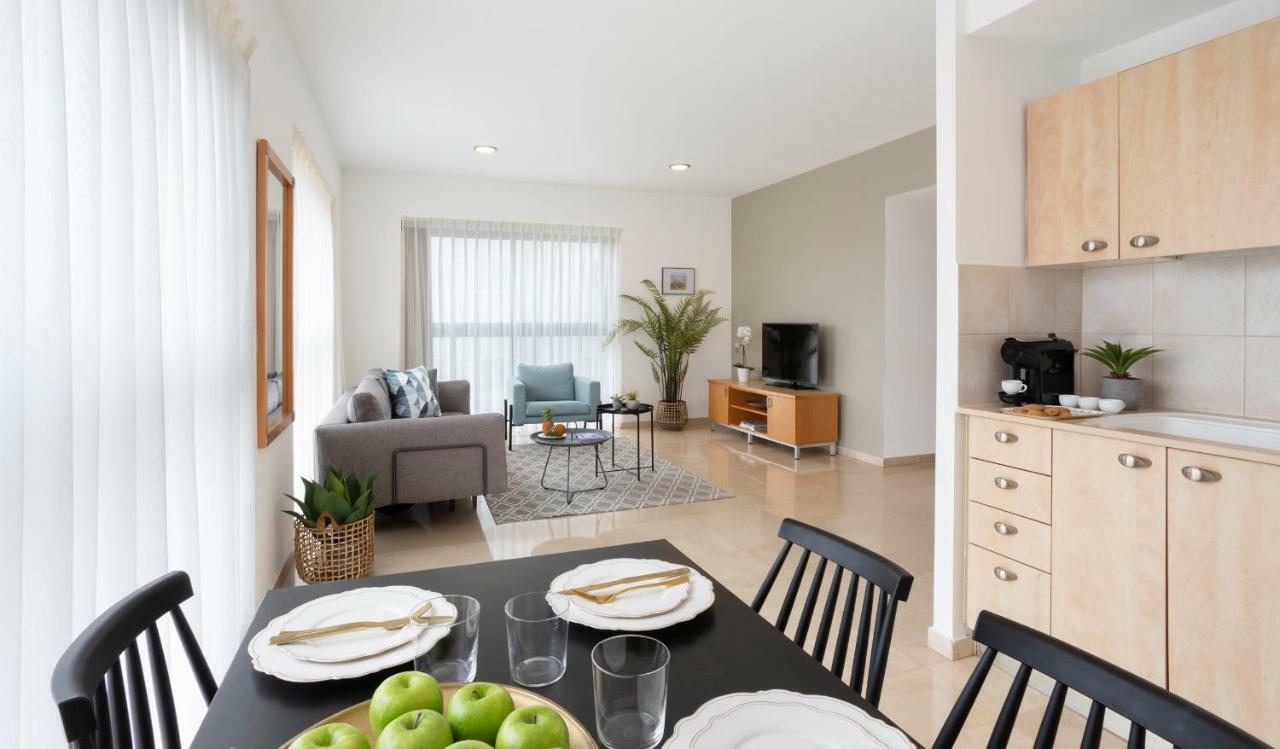 Aparthotel Okeanos On The Beach Herzliya Экстерьер фото